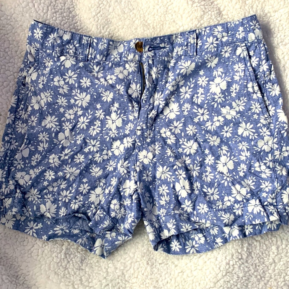 Old Navy high rise casual shorts :) 💙